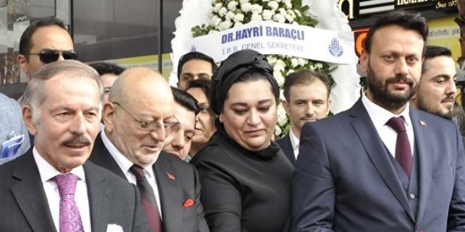 Dünyanın ilk kadın AVM'si açılışında erkekler daha fazlaydı