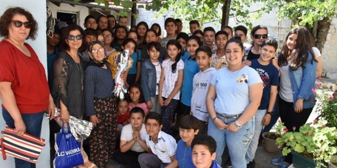 Ortaokul öğrencilerinden 'Anneler Günü' duyarlılığı