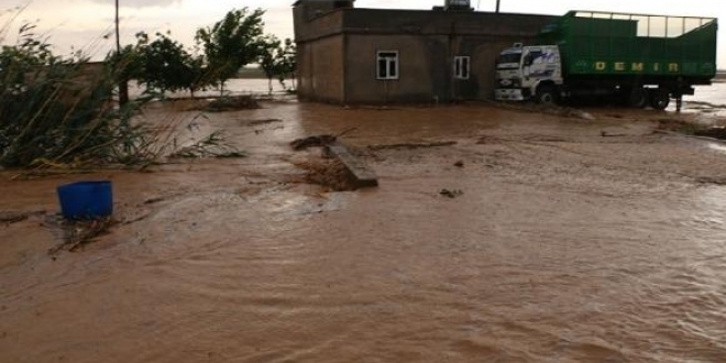 Şanlıurfa'da şiddetli yağış maddi kayıplara neden oldu