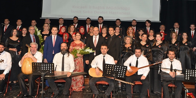 Sağlık çalışanlarından oluşan koro sahne aldı