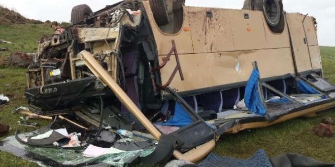 Ardahan'da midibüs şarampole devrildi: 4 ölü, 22 yaralı