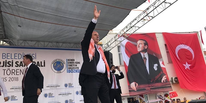 'Ezan okunuyor' diyen vatandaşlar İnce'yi susturdu