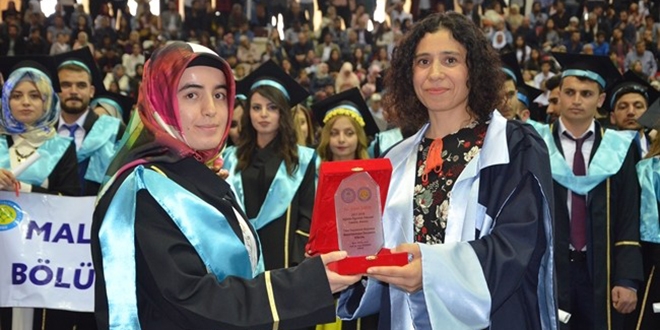 Harran Üniversitesinde mezuniyet sevinci