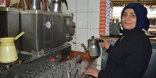 Çay ocağı işletip iki oğlunu mühendis yaptı