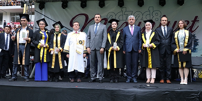 İnönü Üniversitesinde mezuniyet coşkusu