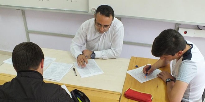 Öğrencileri için gönüllü mesai yapıyorlar