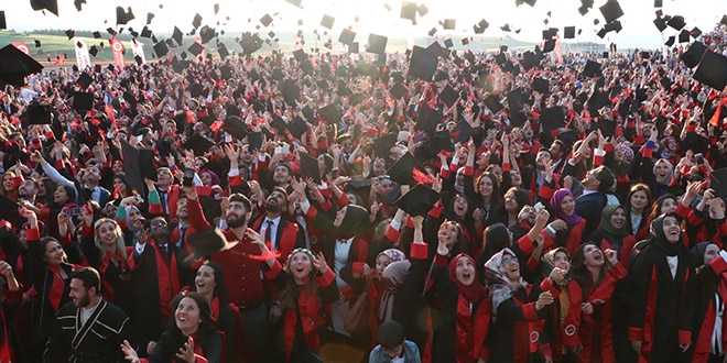 Kastamonu Üniversitesinde mezuniyet sevinci