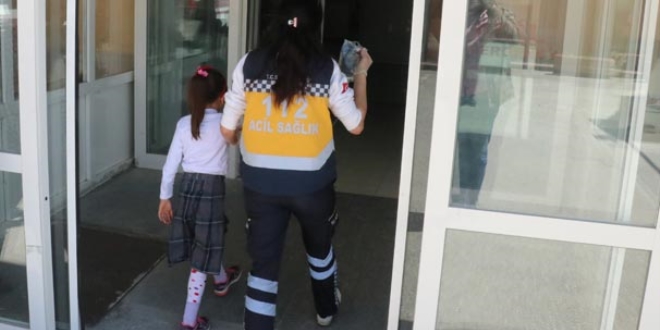 Erzincan'da öğrenci servisi devrildi: 10 yaralı