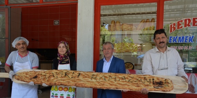 Manisa'da 3 metrelik ramazan pidesi