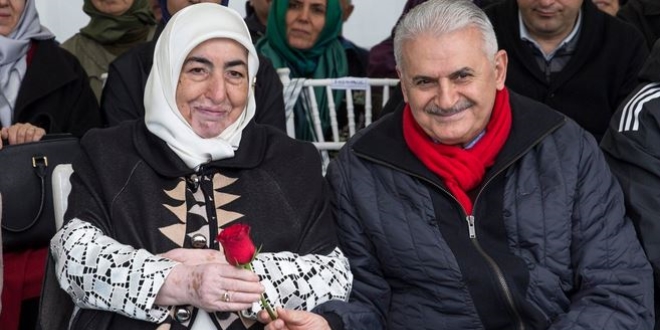 Başbakan Yıldırım vatandaşın evinde iftar yaptı
