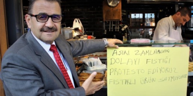 Kilosu 220 liraya çıkınca 'fıstıklı ürün satmıyoruz' ilanı astı