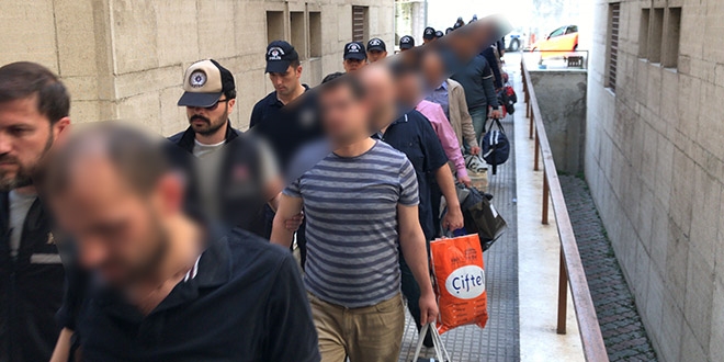FETÖ'den adliyeye sevk edilen 19 şüpheli tutuklandı