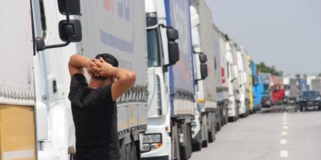 Kapıkule'de 20 kilometrelik tır kuyruğu