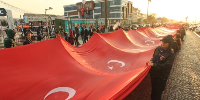 Samsun'da 1919 metrelik Türk bayrağı açıldı