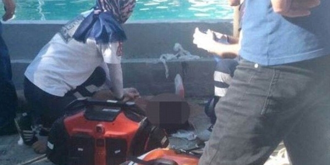 Havuzda çırpınan çocuğu belediye başkanı kurtardı