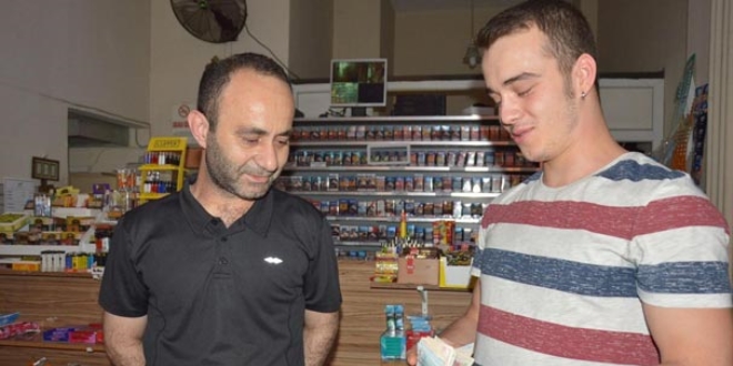 Bulduğu 2 bin 500 lirayı sahibine teslim etti