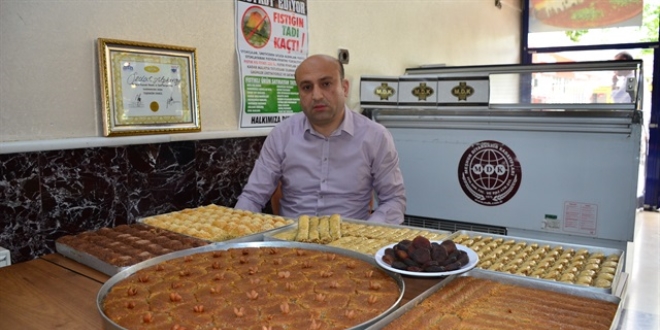 Fıstıklıya karşı kayısılı baklava