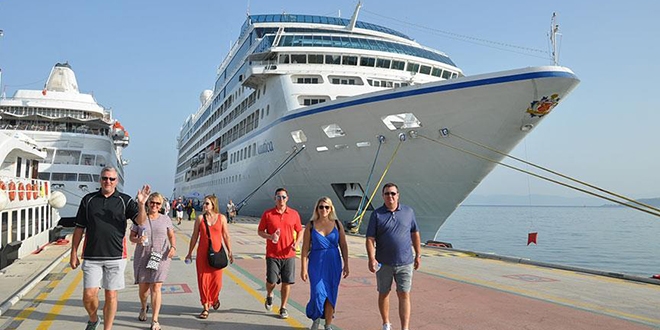 Kuşadası'nda kruvaziyer turizmi hareketleniyor
