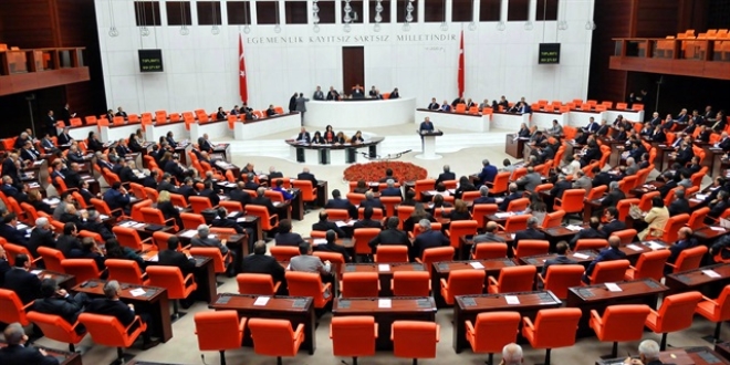 İstifa eden 6 bürokrat, AK Parti'nin aday listesinde