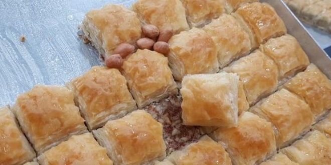 Antep fıstığı fiyatları uçunca yer fıstıklı baklava üretti