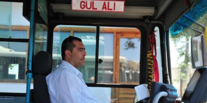 Rahatsızlanan yolcuyu halk otobüsüyle hastaneye götürdü