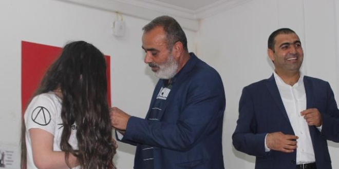 Devamsızlık yapmayan öğrencilere çeyrek altın