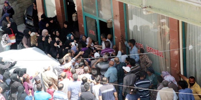 Kilis'te 50 TL'lik gıda yardımı izdihamı