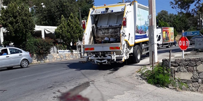 Çöp kamyonunun altında kalan mimar hayatını kaybetti