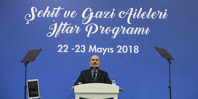 Bakan Soylu, gazi emniyet personeliyle iftar yaptı