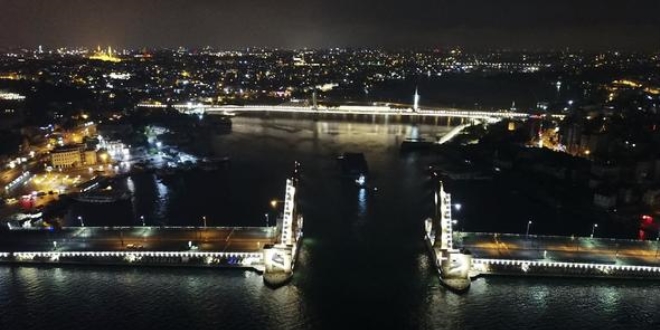 İstanbul'da 'akıllı yüzer iskele' sahur vakti yerleştirildi