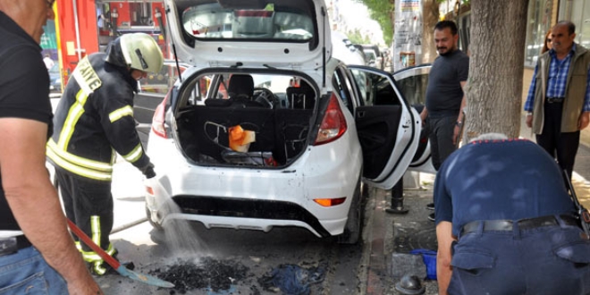 Bagaja bırakılan mangal kömürü, otomobili yakıyordu