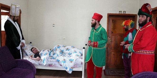 Tiyatro sahnesini eve taşıyorlar