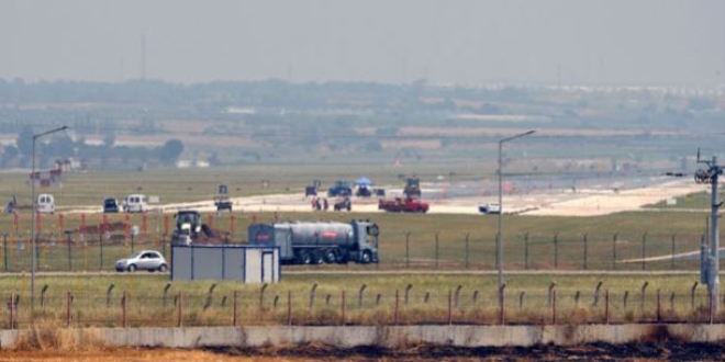 İncirlik Üssü'nde pist bakımı çalışması
