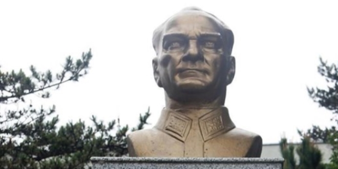 Atatürk büstünü tahrip eden şüphelinin davasında karar