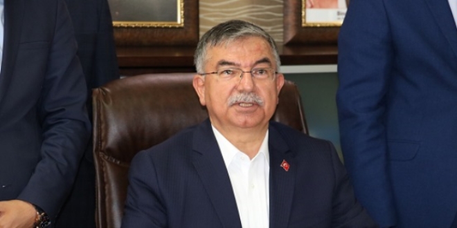 Bakan Yılmaz: Türkiye'nin tökezlemesini bekleyenler var