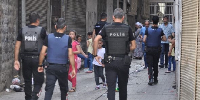 Diyarbakır'da şizofreni hastası polisi yaraladı