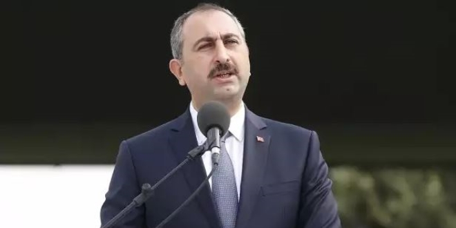 Bakan Gül'den diktatör eleştirilerine sert tepki