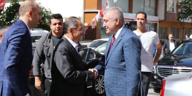 Bakan Özhaseki, MHP İl Başkanlığını ziyaret etti