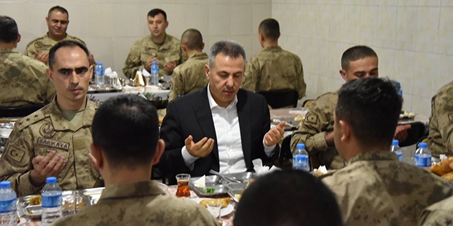 Vali Elban, JÖH ile sahur yaptı