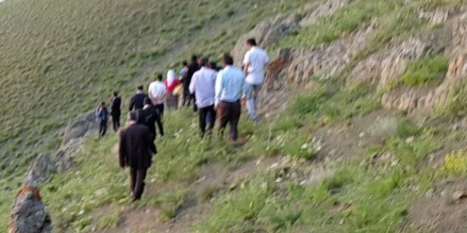 Uçkun toplamaya giden çocuklar uçurumdan düştü: 1 ölü