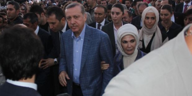 Erdoğan, Balıkesir'de binlerce kişiyle iftar yaptı