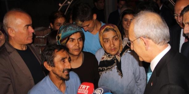 CHP lideri Kılıçdaroğlu'ndan ev ve kıraathane ziyareti