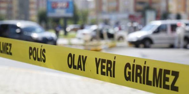 Anne ve babasını uyurken öldürdü, kendisi de intihar etti