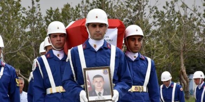 Kazara vurularak şehit olan astsubay toprağa verildi