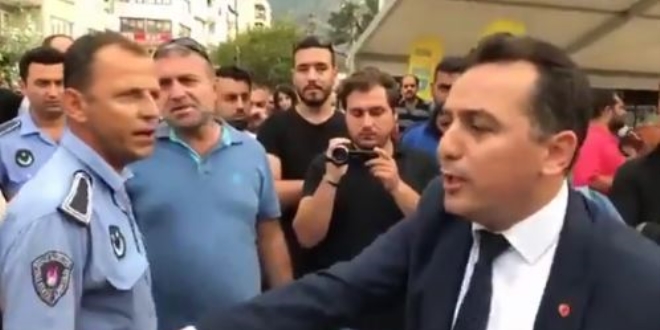 İYİ Partililer ile zabıtalar arasında arbede