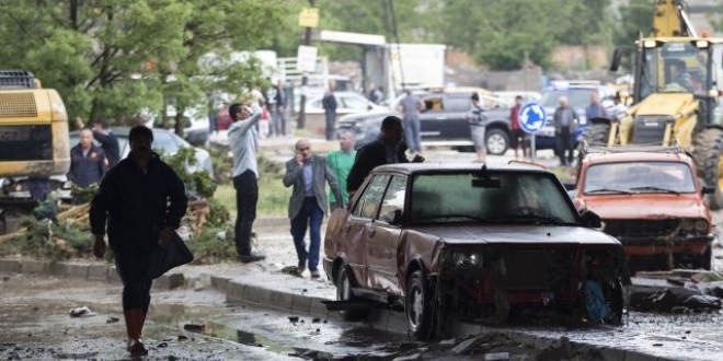 Ankara'da sele kaplan kadn hayatn kaybetti