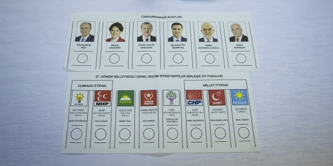 Oy pusulaları basına gösterildi