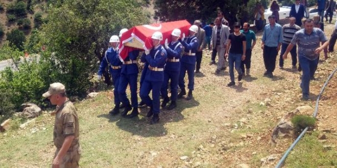 Kazada hayatını kaybeden uzman çavuş defnedildi