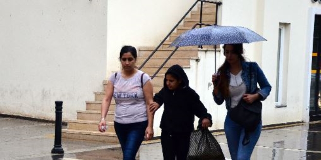 Sıcaktan bunalan Adanalılara yağmur sürprizi