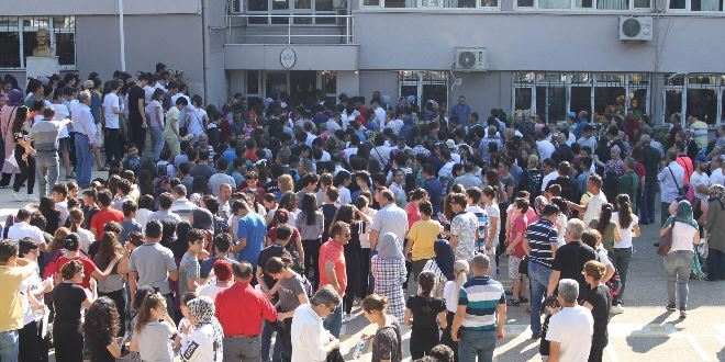 LGS'ye giren öğrenciler: Sözel sorular kolaydı